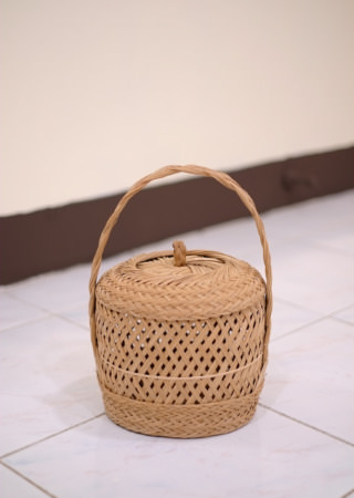 椰子の葉の繊維のバスケット