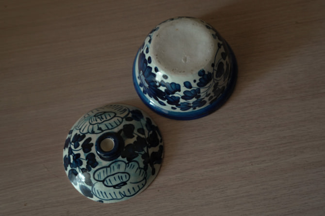 タイ青白絵付け陶器 蓋付き容器-向日葵②- | ONLINE STORE