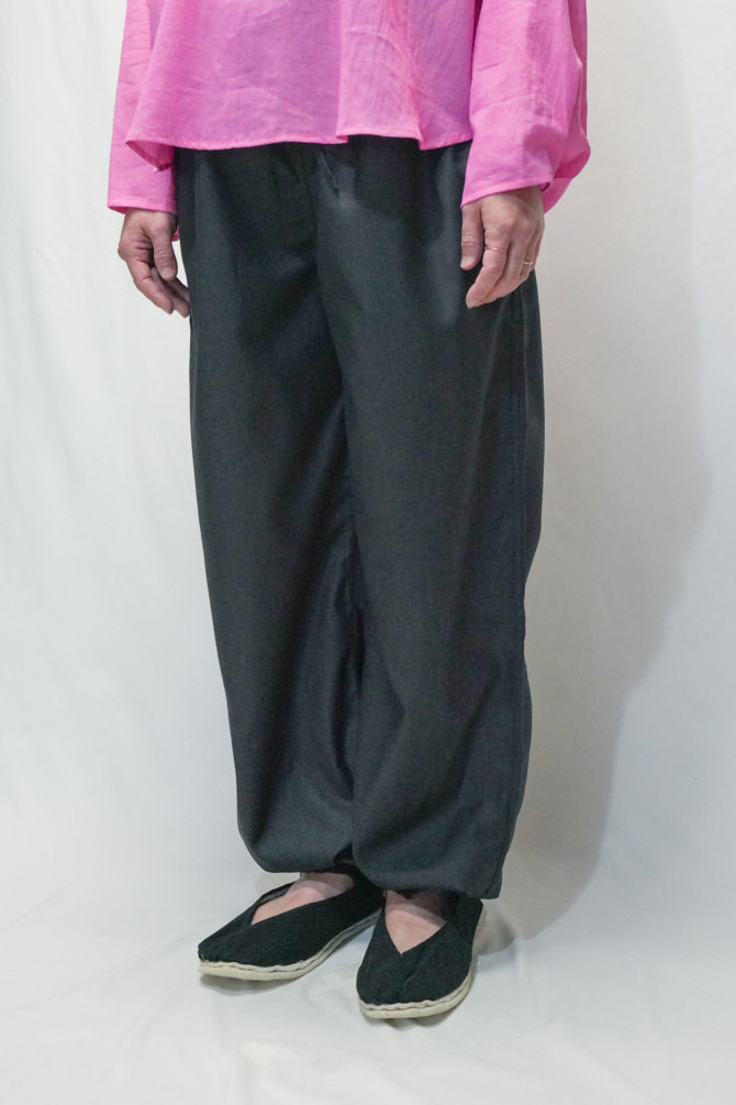 カシミヤ混ウール カンフーパンツ | ONLINE STORE | iroiro | Original